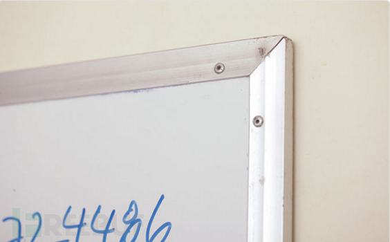 在开房时检查房间内有没有“偷窥摄像头”?-图片3