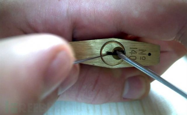 picking-lock-640x360.jpg