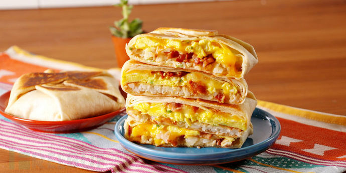 landscape-1492181150-delish-breakfast-crunchwrap-supreme-2.jpg