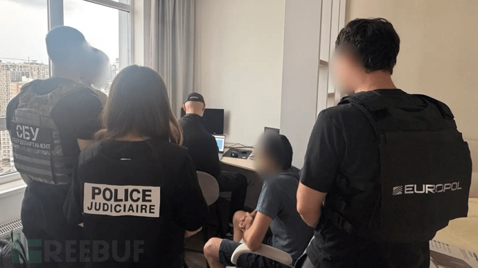 逮捕行动现场
