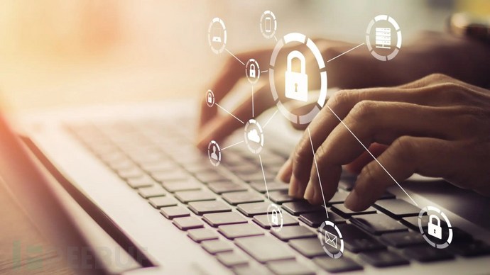 笔记本电脑前的人与安全锁符号